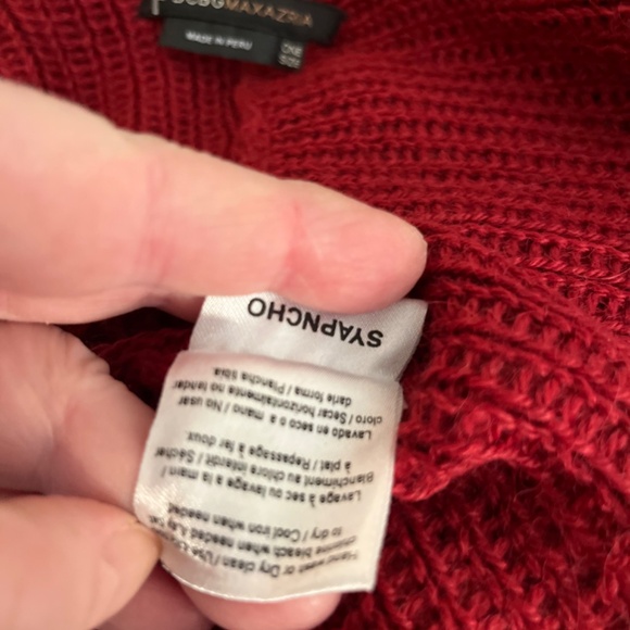 BCBG NWOT 100% alpaca burgundy fringed poncho - Picture 8 of 10